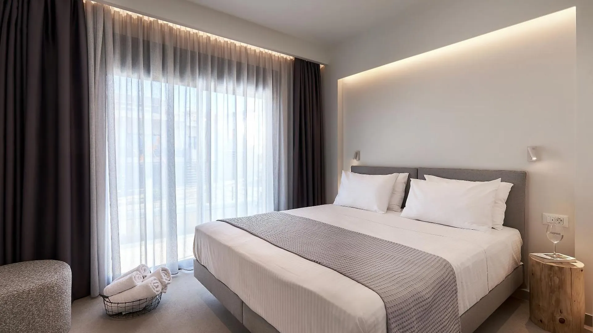 Pachnes Luxury Apartments - Heated Pool, Sea View Kounoupidhianá