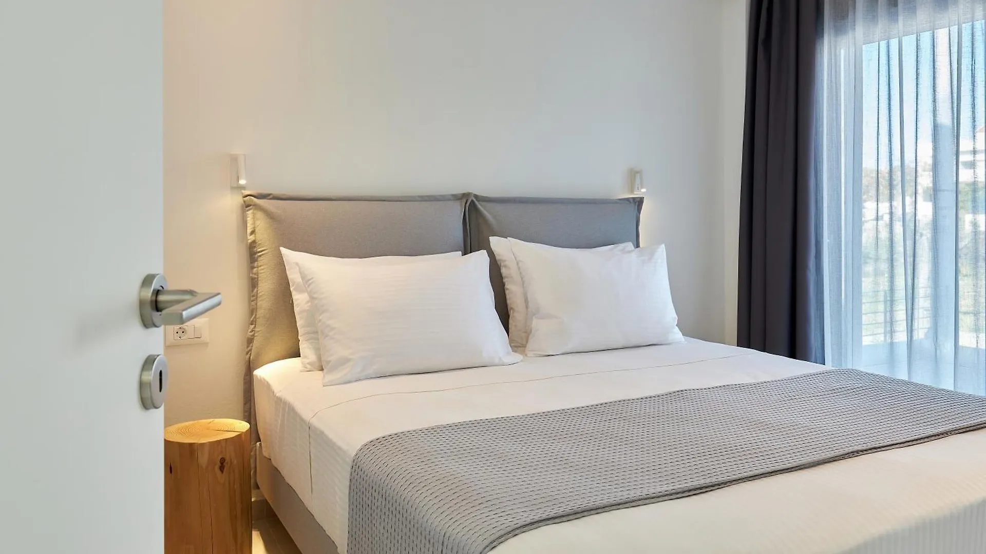 Pachnes Luxury Apartments - Heated Pool, Sea View Kounoupidhianá